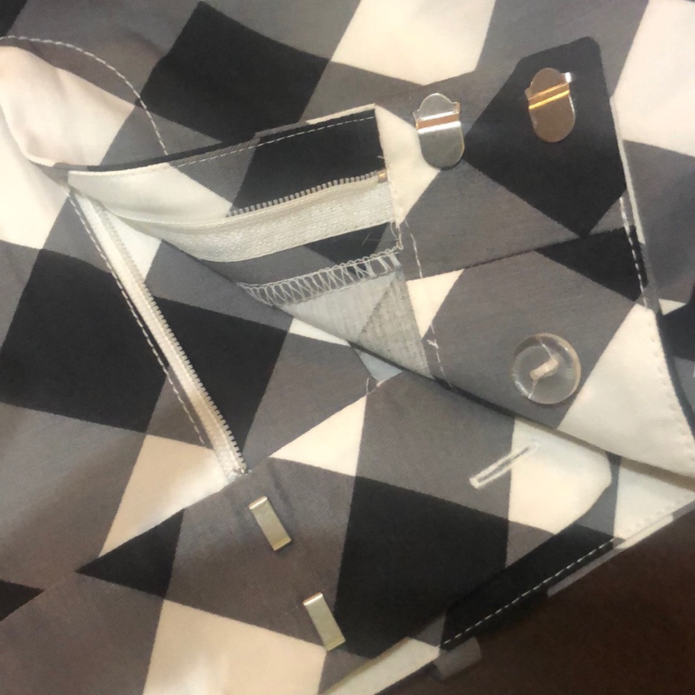 Ann Taylor checker short black white - Picture 8 of 8